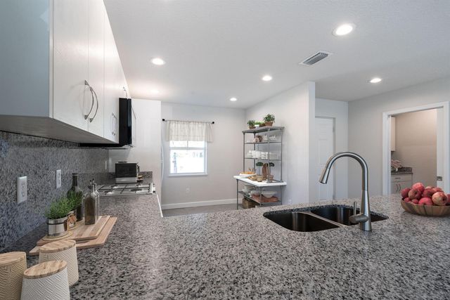 12 Los Gatos Lane, Port St. Lucie, FL 34952