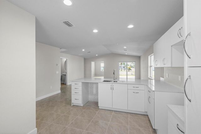 12 Los Gatos Lane, Port St. Lucie, FL 34952