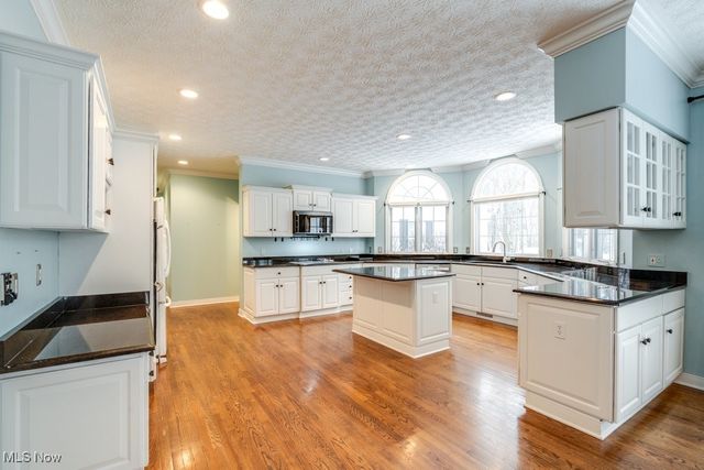 515 Woodview Trail, Aurora, OH 44202