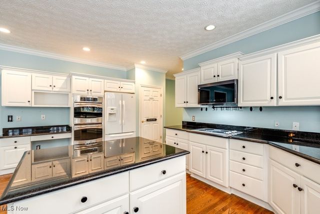 515 Woodview Trail, Aurora, OH 44202