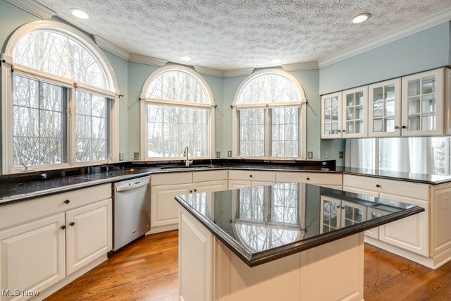 515 Woodview Trail, Aurora, OH 44202