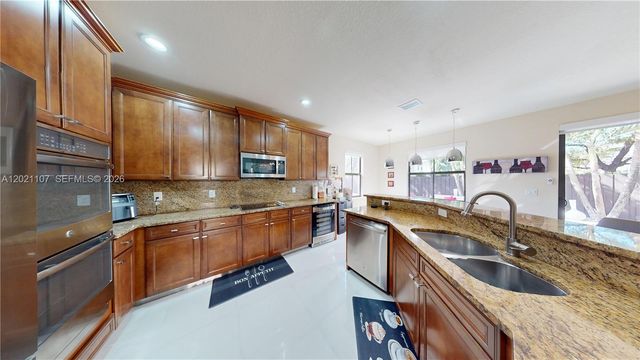 8610 NW 101st Pl, Doral, FL 33178