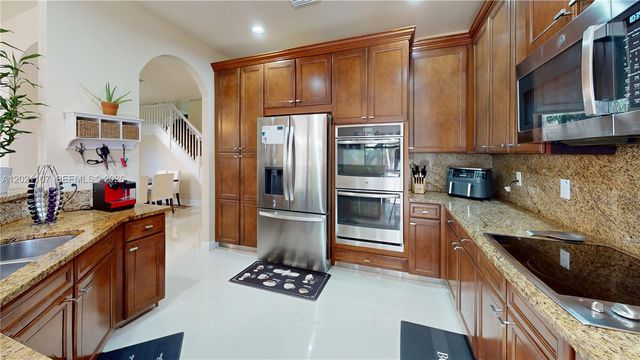 8610 NW 101st Pl, Doral, FL 33178