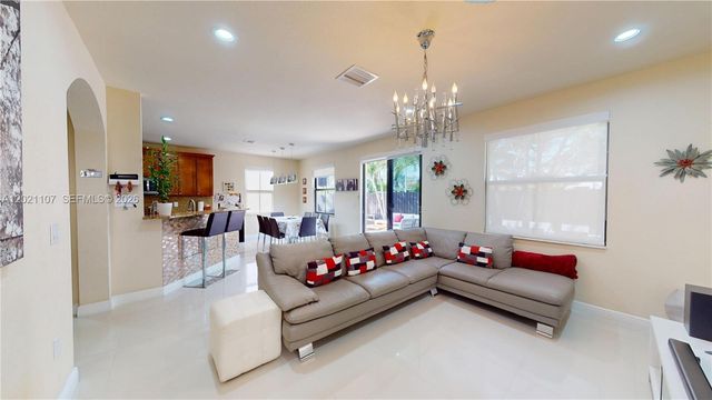 8610 NW 101st Pl, Doral, FL 33178