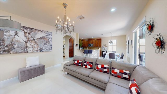 8610 NW 101st Pl, Doral, FL 33178