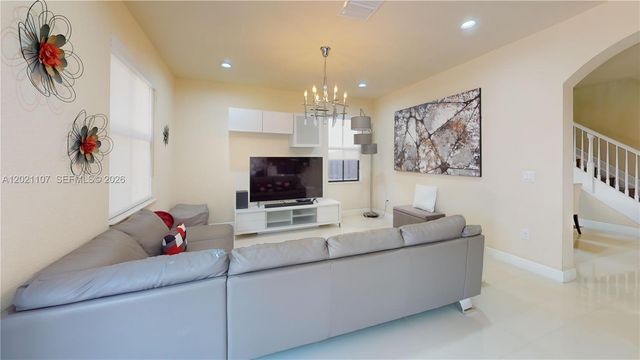 8610 NW 101st Pl, Doral, FL 33178
