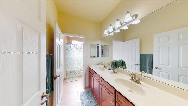 8610 NW 101st Pl, Doral, FL 33178