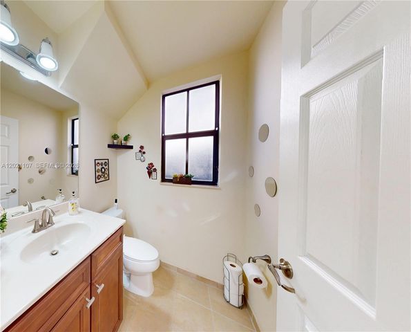 8610 NW 101st Pl, Doral, FL 33178