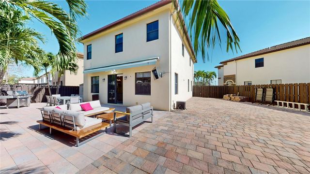 8610 NW 101st Pl, Doral, FL 33178