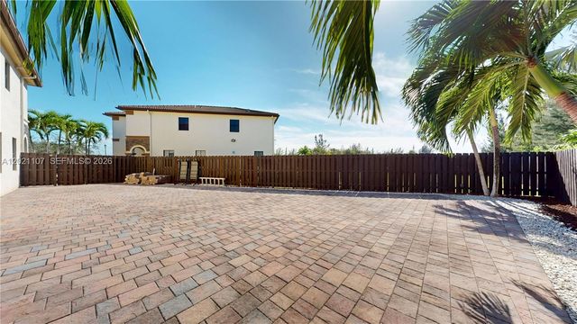 8610 NW 101st Pl, Doral, FL 33178