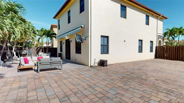 8610 NW 101st Pl, Doral, FL 33178