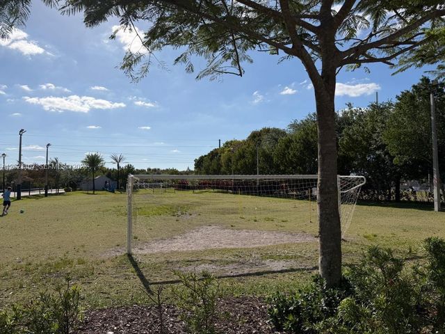 8610 NW 101st Pl, Doral, FL 33178