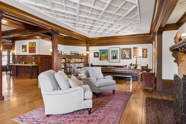 1807 Dupont Avenue S, Minneapolis, MN 55403