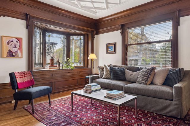1807 Dupont Avenue S, Minneapolis, MN 55403