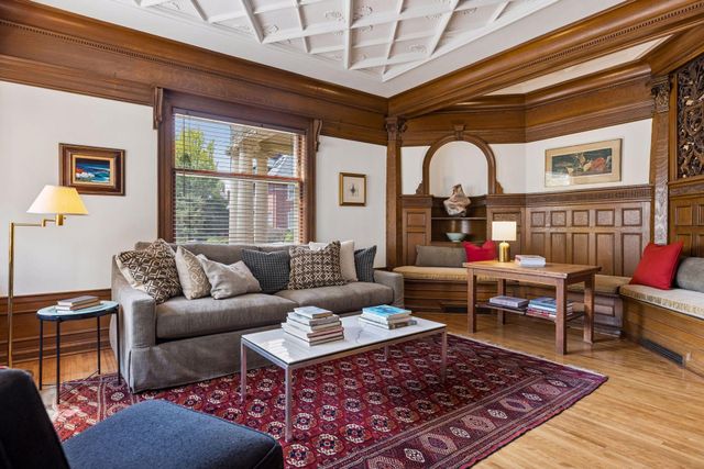 1807 Dupont Avenue S, Minneapolis, MN 55403