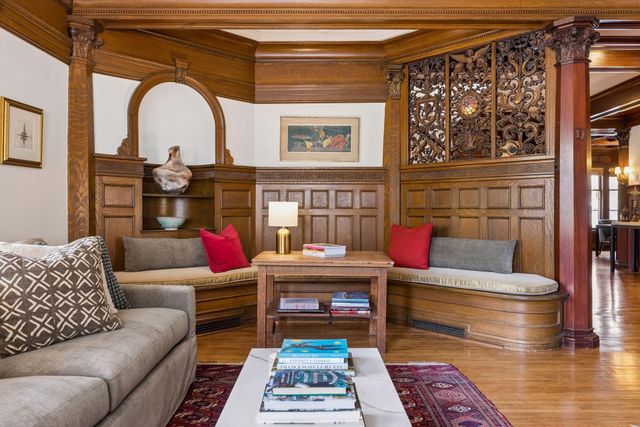 1807 Dupont Avenue S, Minneapolis, MN 55403