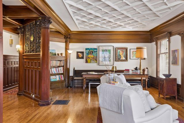 1807 Dupont Avenue S, Minneapolis, MN 55403