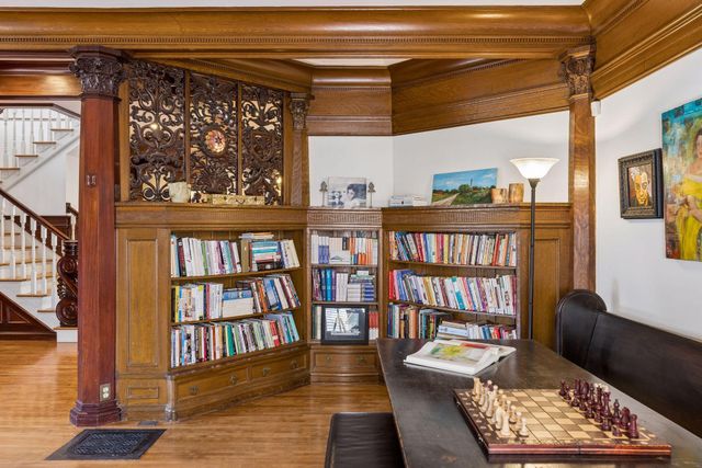 1807 Dupont Avenue S, Minneapolis, MN 55403