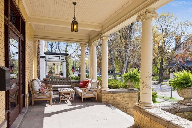 1807 Dupont Avenue S, Minneapolis, MN 55403