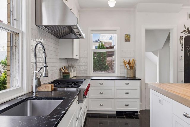 1807 Dupont Avenue S, Minneapolis, MN 55403