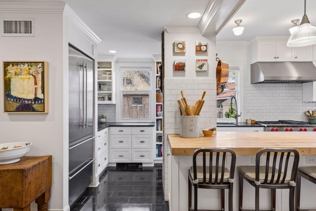 1807 Dupont Avenue S, Minneapolis, MN 55403