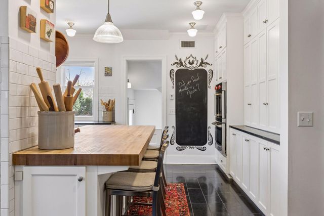 1807 Dupont Avenue S, Minneapolis, MN 55403