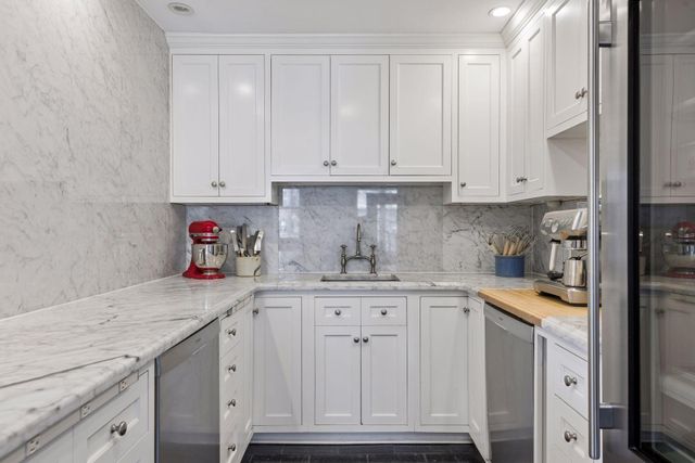 1807 Dupont Avenue S, Minneapolis, MN 55403