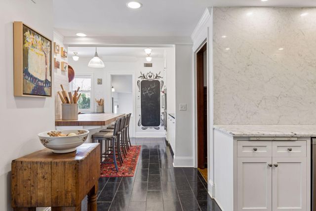 1807 Dupont Avenue S, Minneapolis, MN 55403