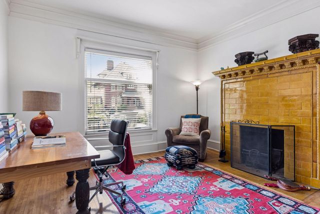 1807 Dupont Avenue S, Minneapolis, MN 55403