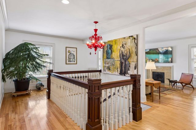 1807 Dupont Avenue S, Minneapolis, MN 55403