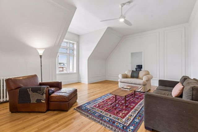 1807 Dupont Avenue S, Minneapolis, MN 55403