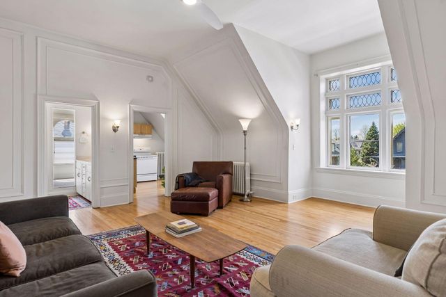 1807 Dupont Avenue S, Minneapolis, MN 55403