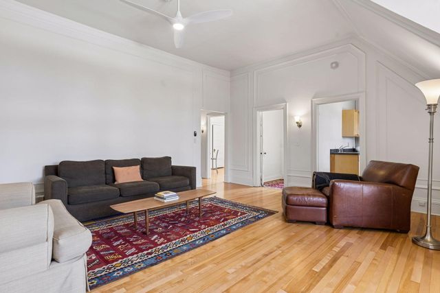 1807 Dupont Avenue S, Minneapolis, MN 55403