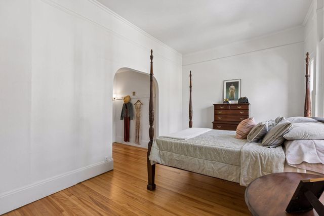 1807 Dupont Avenue S, Minneapolis, MN 55403