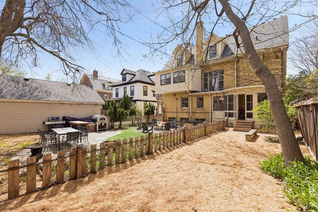 1807 Dupont Avenue S, Minneapolis, MN 55403
