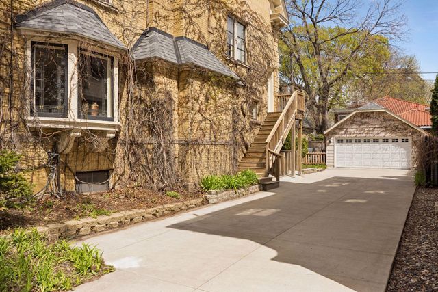 1807 Dupont Avenue S, Minneapolis, MN 55403