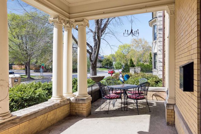1807 Dupont Avenue S, Minneapolis, MN 55403