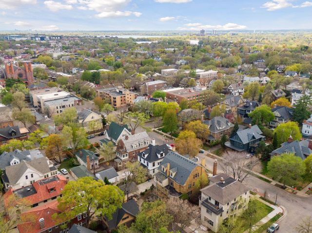 1807 Dupont Avenue S, Minneapolis, MN 55403