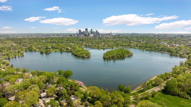 1807 Dupont Avenue S, Minneapolis, MN 55403