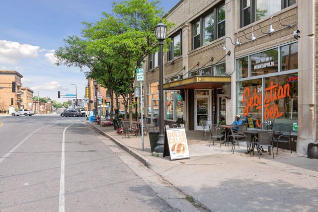 1807 Dupont Avenue S, Minneapolis, MN 55403