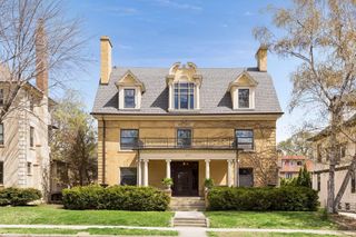 1807 Dupont Avenue S, Minneapolis, MN 55403