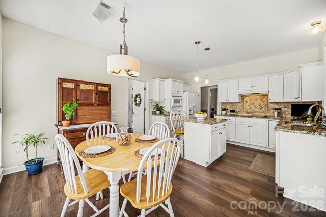 608 Eden Wood Court, Matthews, NC 28105