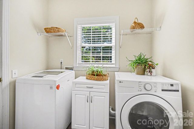 608 Eden Wood Court, Matthews, NC 28105