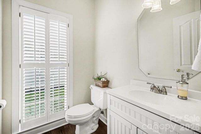 608 Eden Wood Court, Matthews, NC 28105