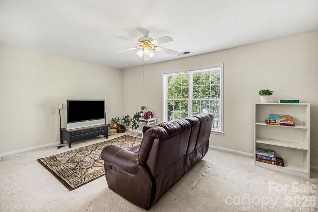 608 Eden Wood Court, Matthews, NC 28105