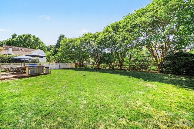 608 Eden Wood Court, Matthews, NC 28105