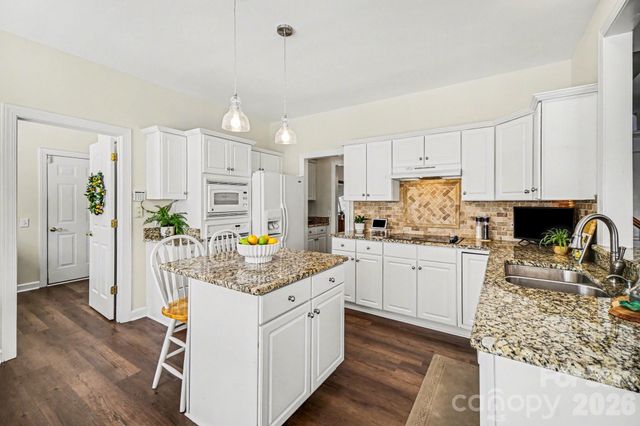 608 Eden Wood Court, Matthews, NC 28105