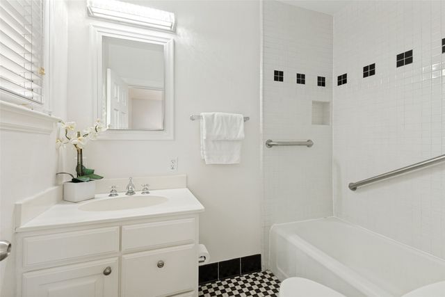 3627 S Versailles Avenue, Dallas, TX 75209