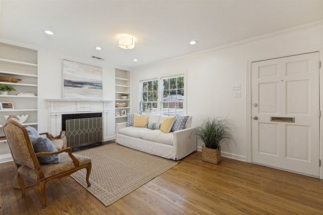 3627 S Versailles Avenue, Dallas, TX 75209