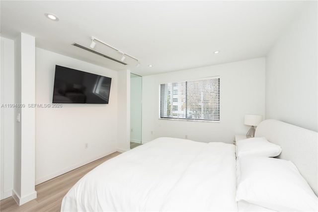 255 Galen Dr 2I, Key Biscayne, FL 33149